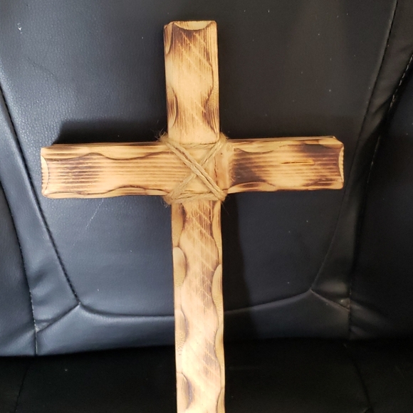 Handmade wooden cross - Picture 1 of 3